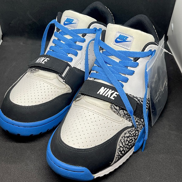 2014 Air Trainer 1 Low ‘Black Light Photo Blue’ - Picture 1 of 10